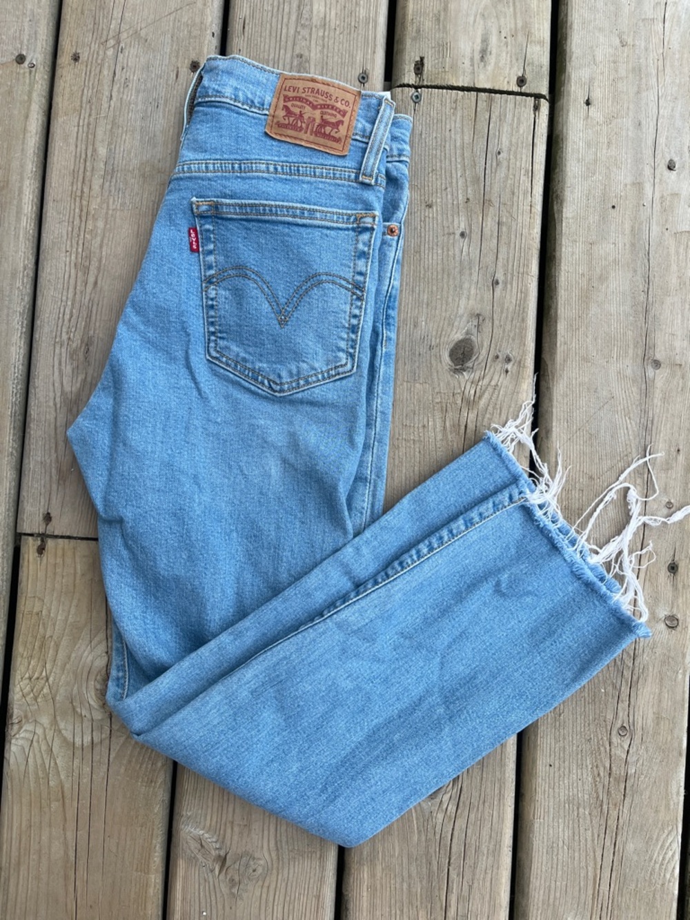 Levi's Distressed Wedgie Straight Jeans Size 27